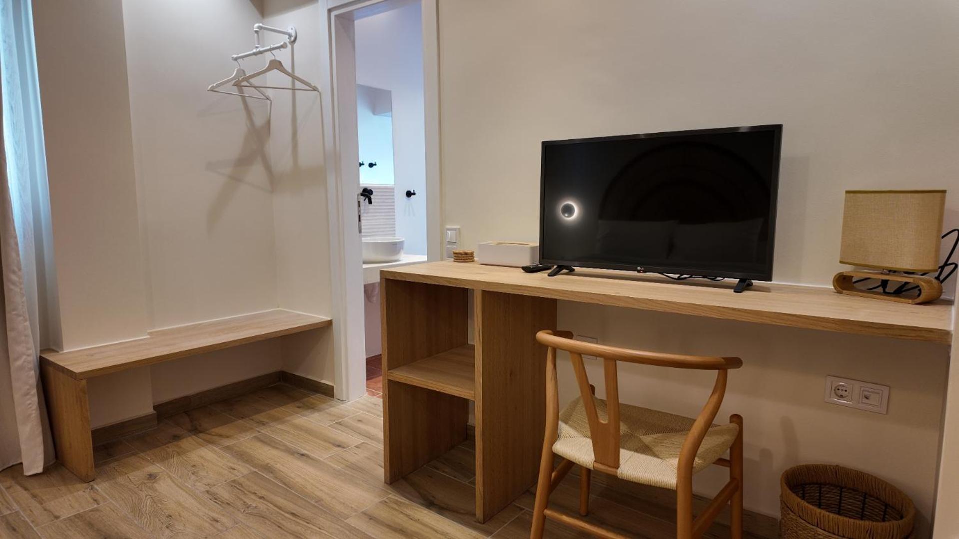 Studio Apartment King Bed